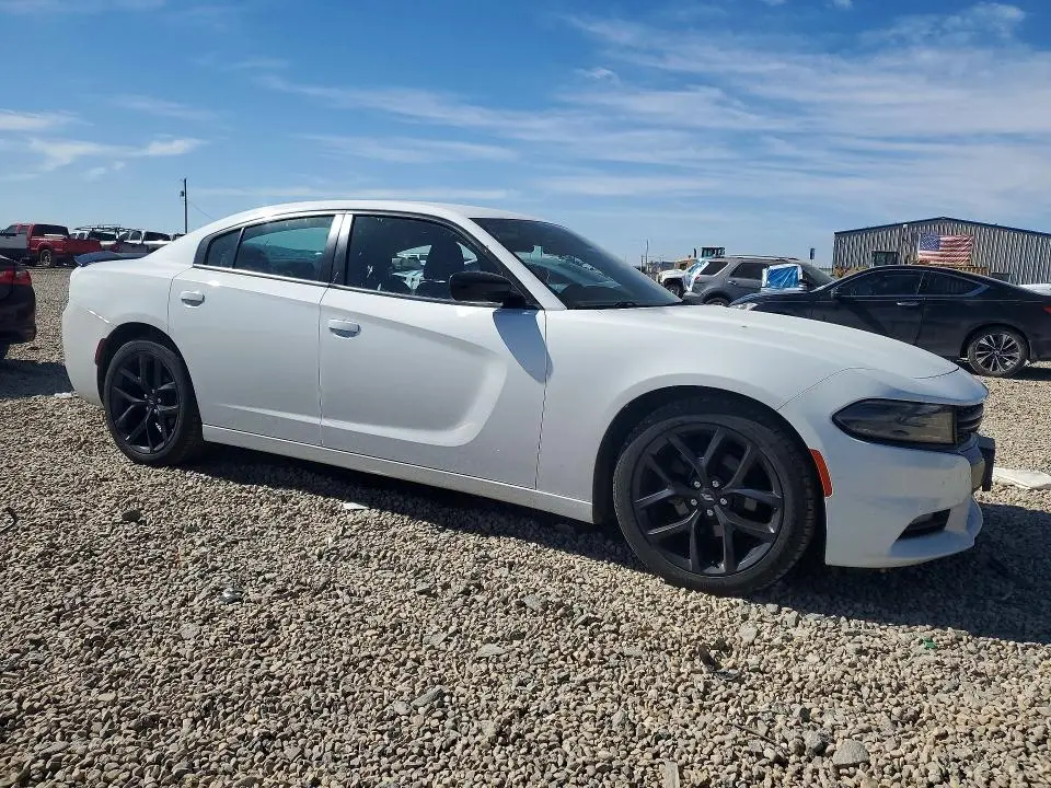 2020 DODGE CHARGER SXT  