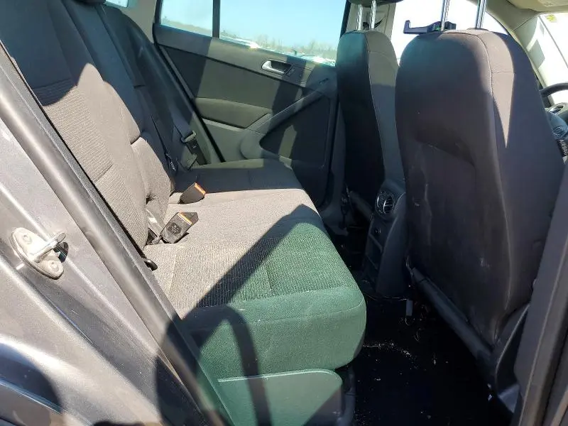 2013 VOLKSWAGEN TIGUAN S  