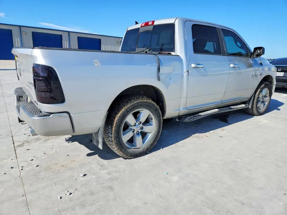 2016 RAM 1500 SLT  