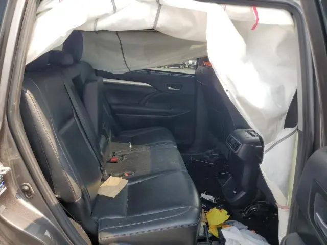 2019 TOYOTA HIGHLANDER SE  