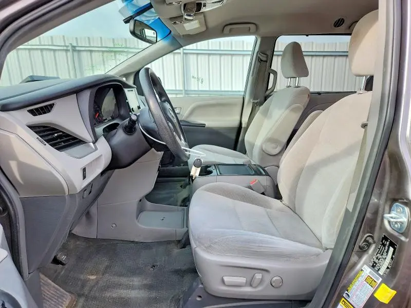 2017 TOYOTA SIENNA LE 8-PASSENGER  