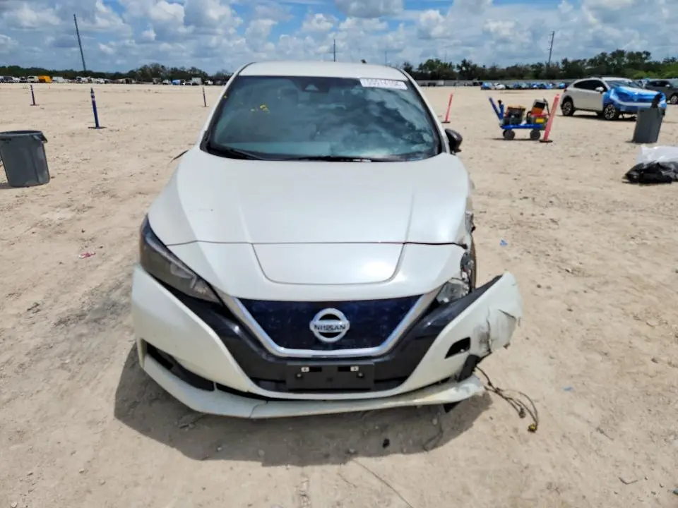 2022 NISSAN LEAF SV  