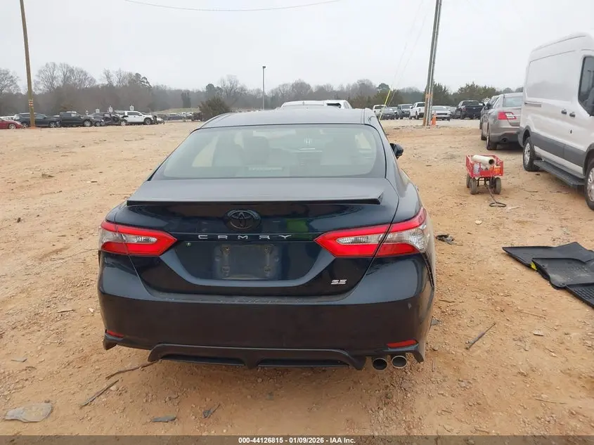 2018 TOYOTA CAMRY SE