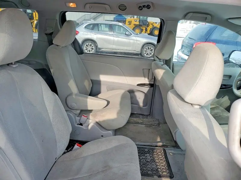 2013 TOYOTA SIENNA CE  