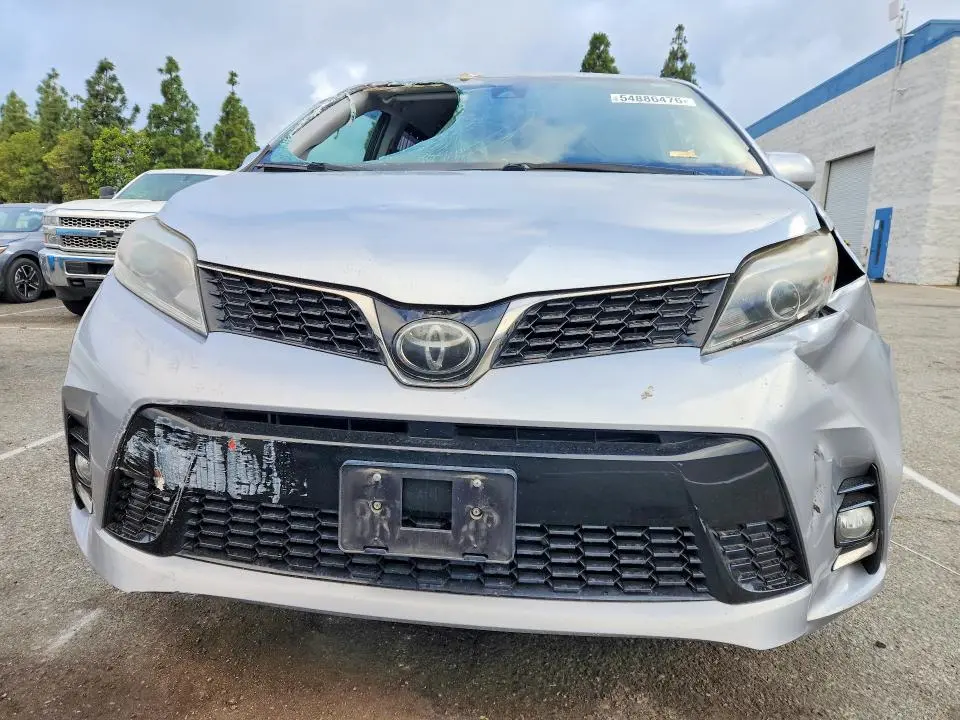 2018 TOYOTA SIENNA SE 8-PASSENGER  