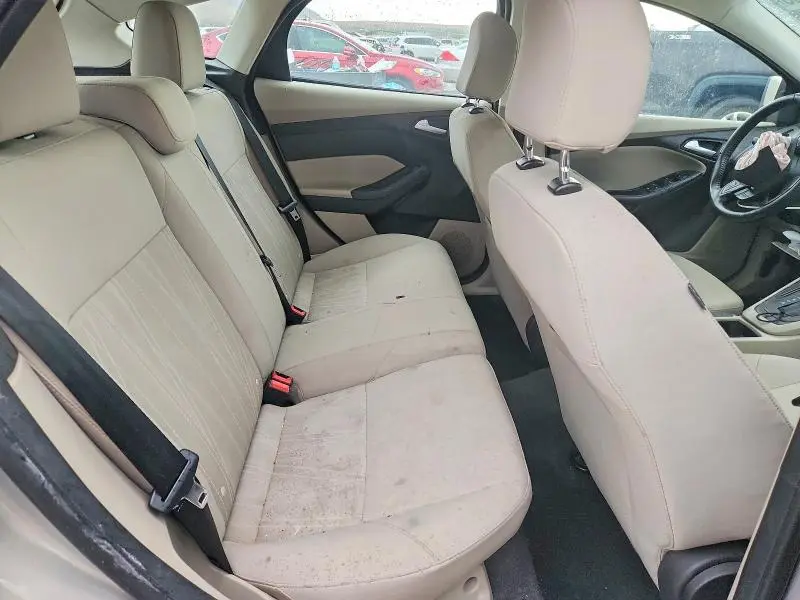 2015 FORD FOCUS SE  