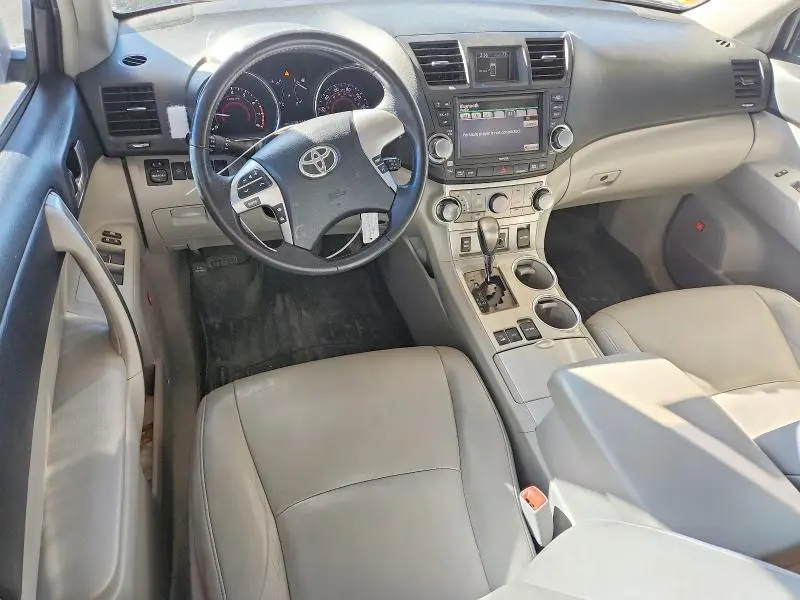 2012 TOYOTA HIGHLANDER SE  