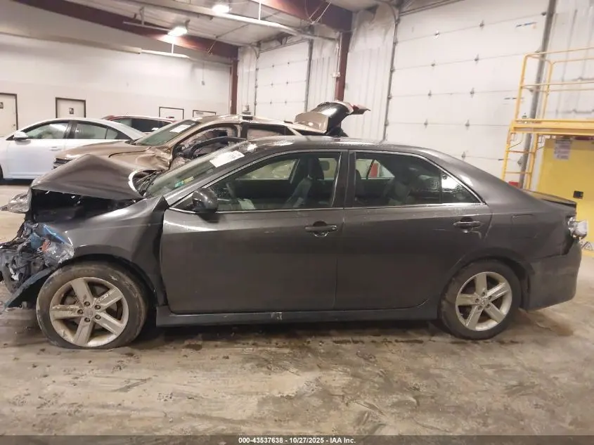 2014 TOYOTA CAMRY SE