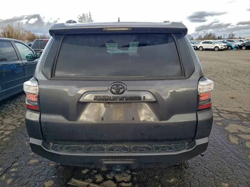 2023 TOYOTA 4RUNNER SE  