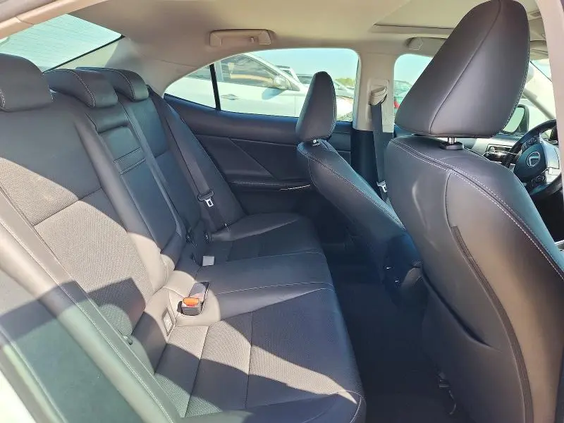 2016 LEXUS IS 200T  