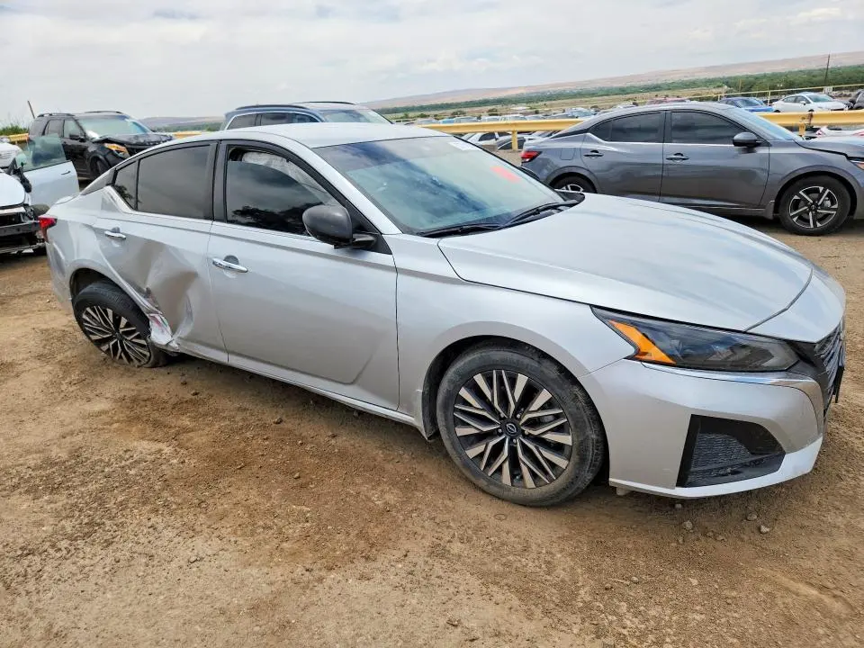 2024 NISSAN ALTIMA SV  
