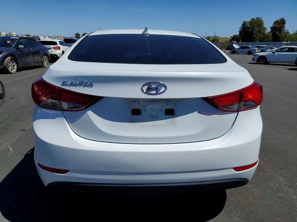 2015 HYUNDAI ELANTRA SE  