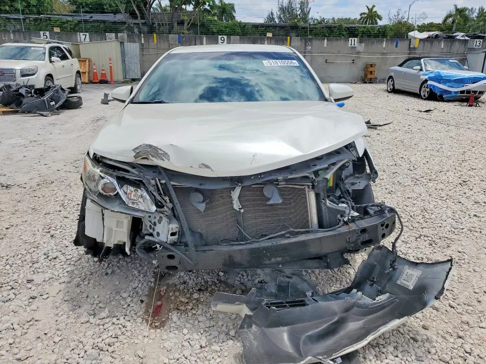 2014 TOYOTA CAMRY SE  