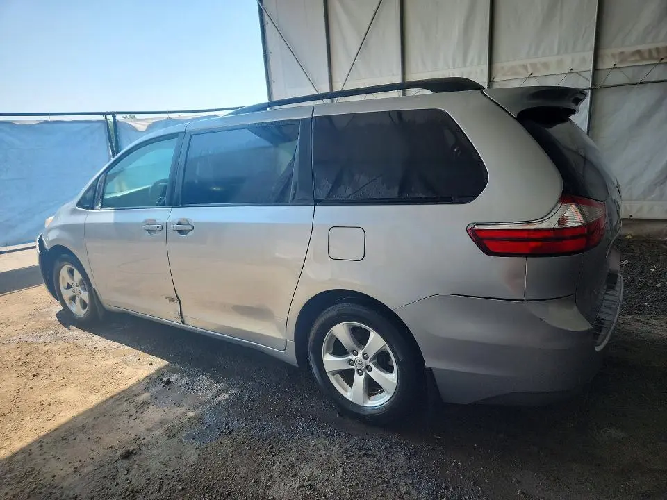 2017 TOYOTA SIENNA LE  