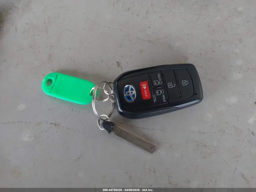 2024 TOYOTA SIENNA LE
