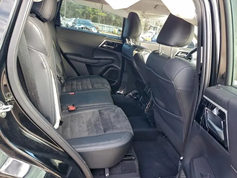 2023 MITSUBISHI OUTLANDER SE  