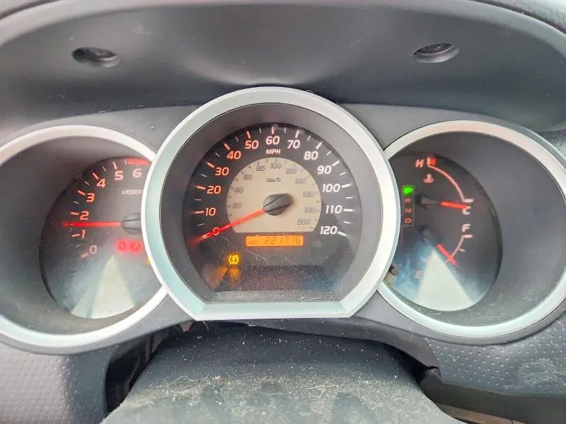 2011 TOYOTA TACOMA BASE  