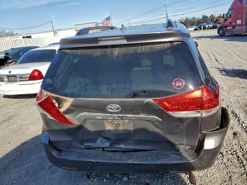 2014 TOYOTA SIENNA XLE  