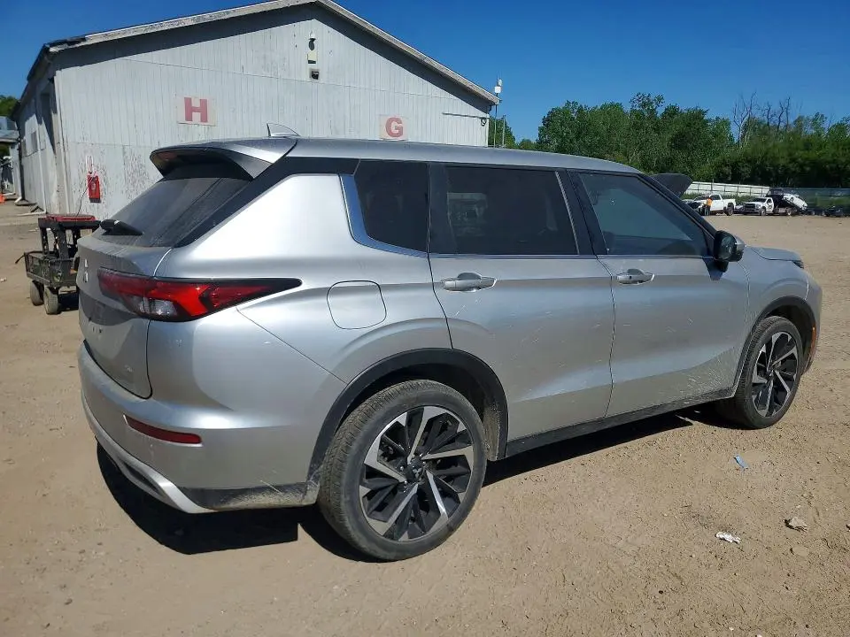 2024 MITSUBISHI OUTLANDER SE  