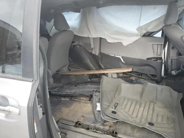 2017 TOYOTA SIENNA XLE  