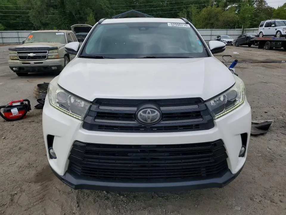 2018 TOYOTA HIGHLANDER SE  
