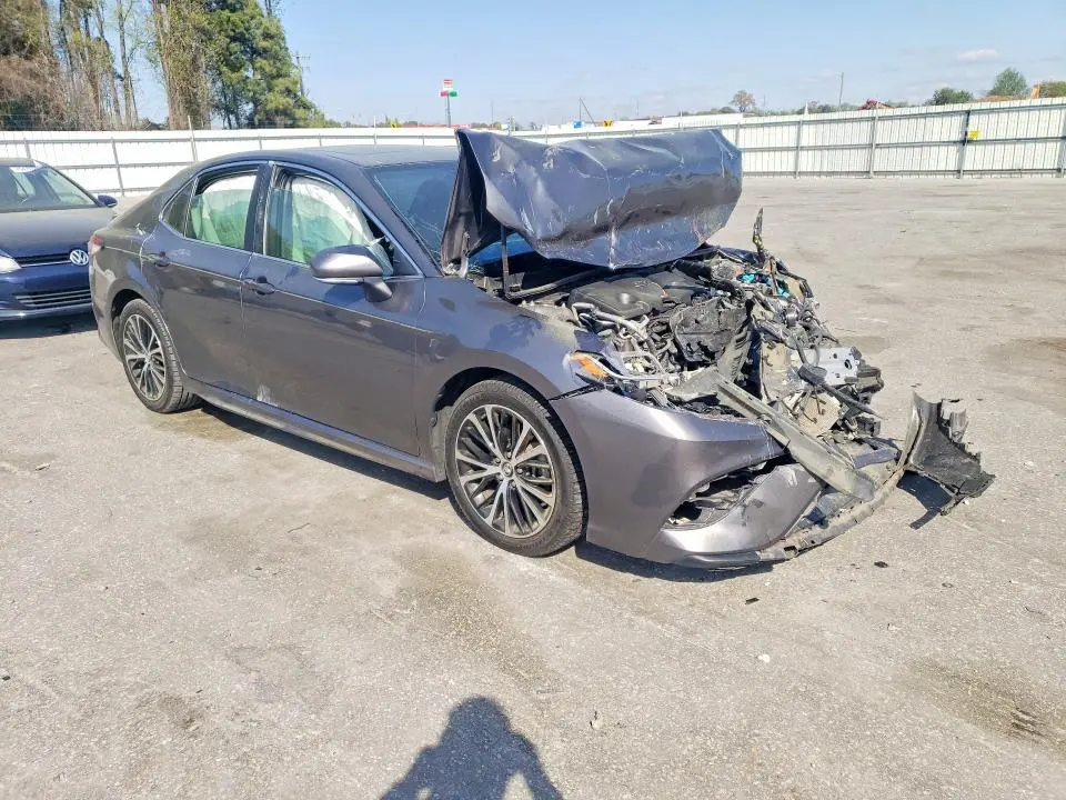 2019 TOYOTA CAMRY SE  