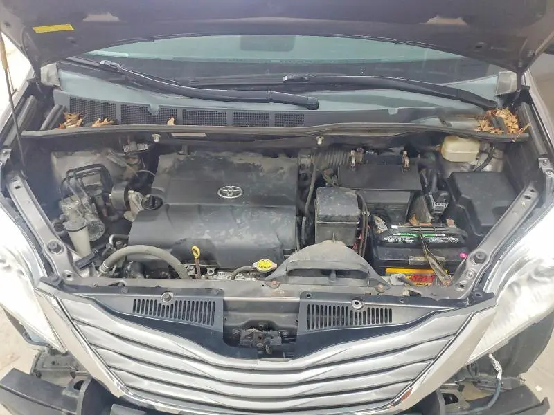2013 TOYOTA SIENNA XLE 8-PASSENGER  