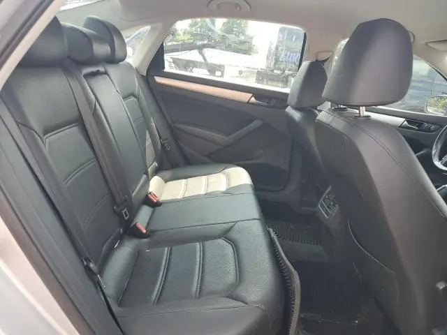 2013 VOLKSWAGEN PASSAT SE  
