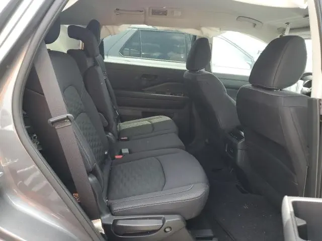 2024 NISSAN PATHFINDER SV  