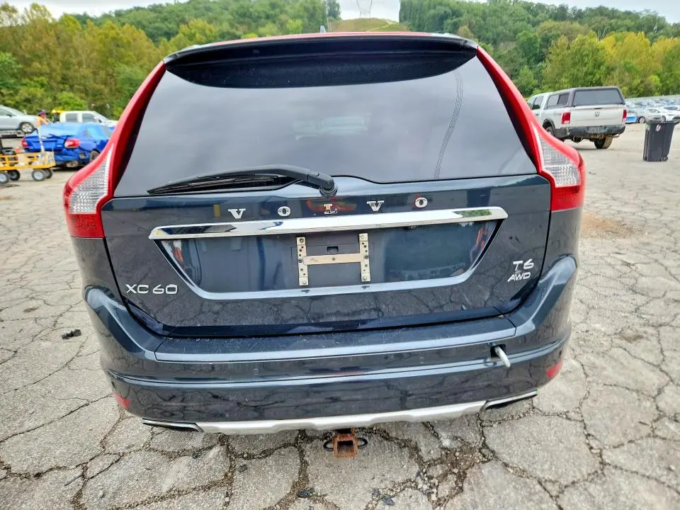 2015 VOLVO XC60 T6 PLATINUM  