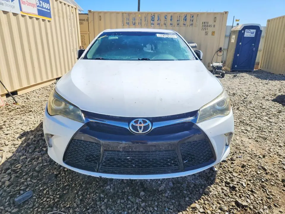 2015 TOYOTA CAMRY SE  