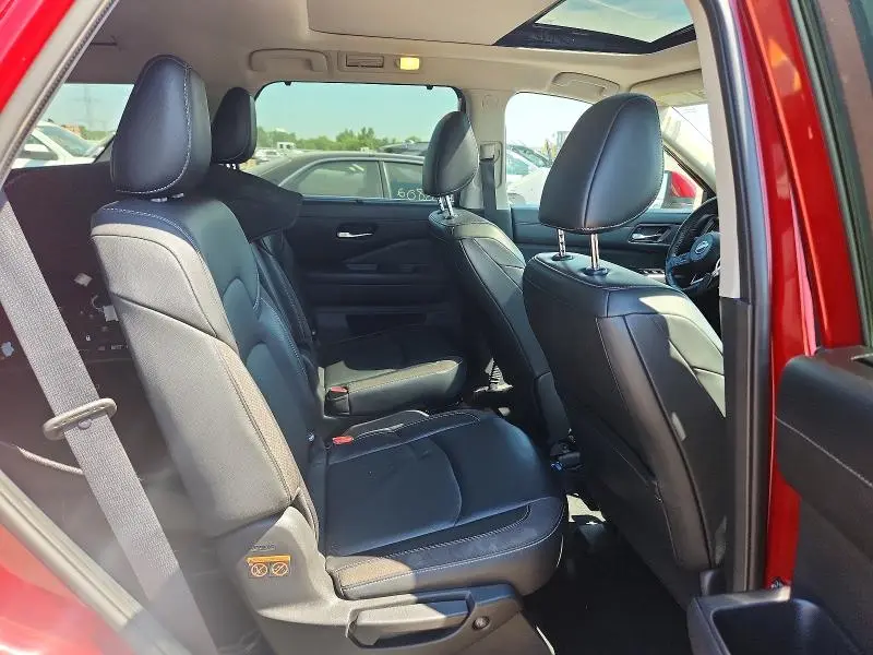 2022 NISSAN PATHFINDER SL  