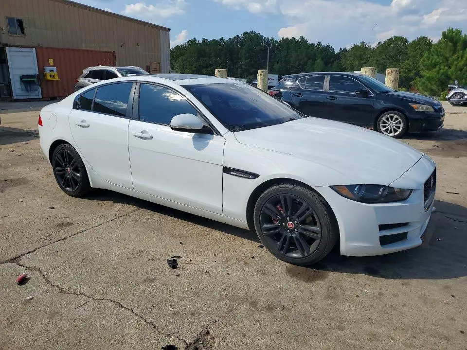 2017 JAGUAR XE PRESTIGE  