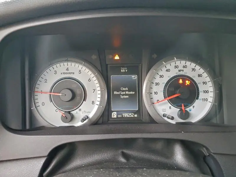 2016 TOYOTA SIENNA SE  