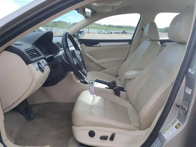 2012 VOLKSWAGEN PASSAT SE