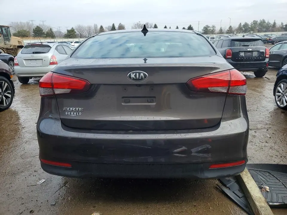 2017 KIA FORTE LX  