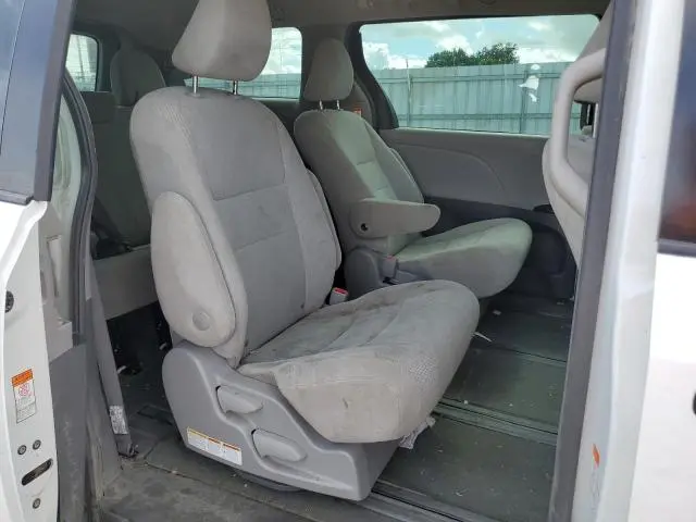 2018 TOYOTA SIENNA L  