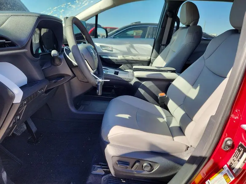 2025 TOYOTA SIENNA   