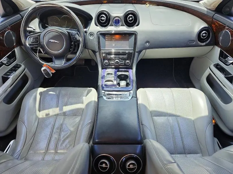 2011 JAGUAR XJ   