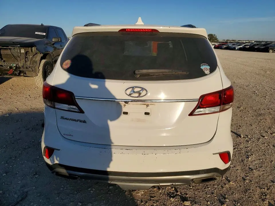 2018 HYUNDAI SANTA FE SE  