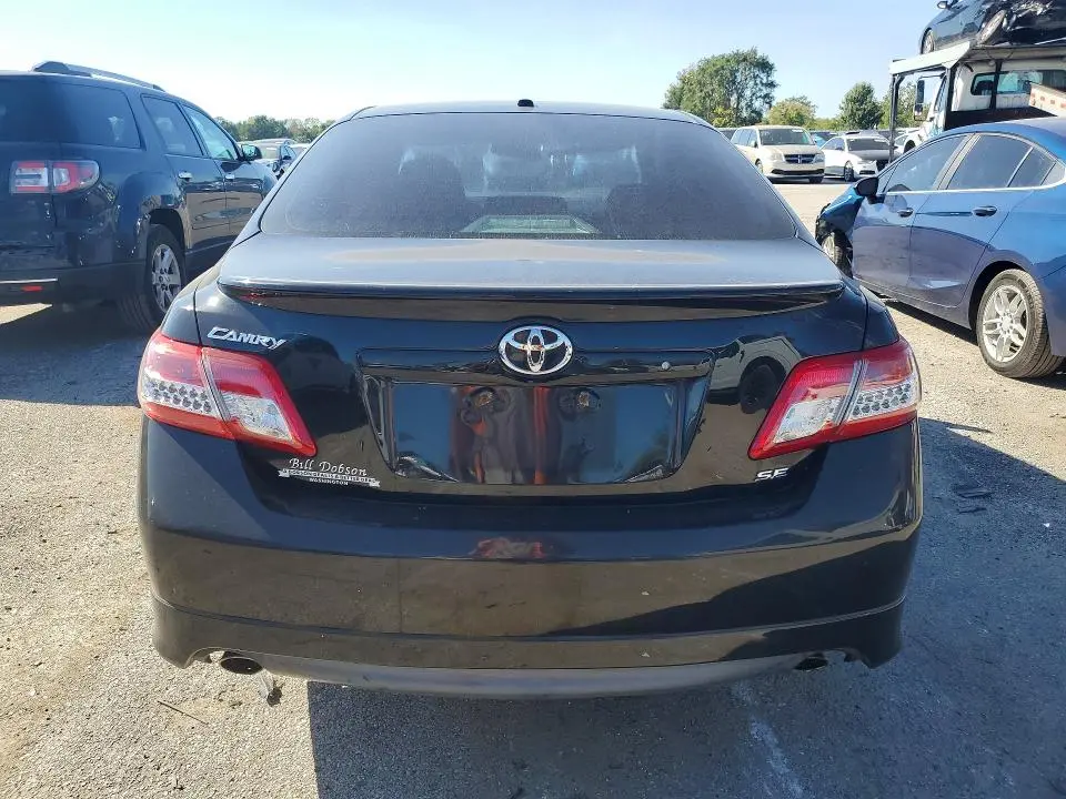 2011 TOYOTA CAMRY SE  