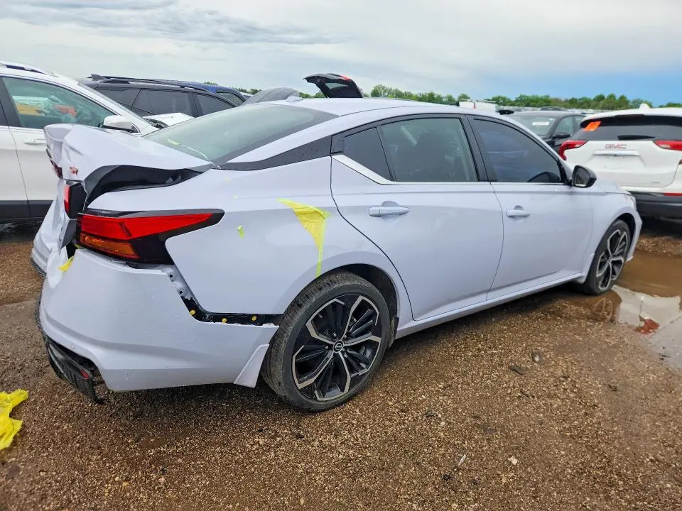 2024 NISSAN ALTIMA SR  