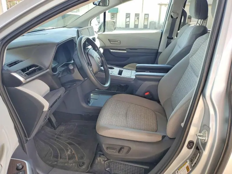 2023 TOYOTA SIENNA LE 8-PASSENGER  