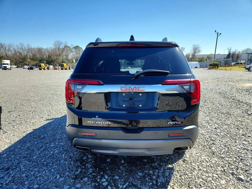 2022 GMC ACADIA AT4  