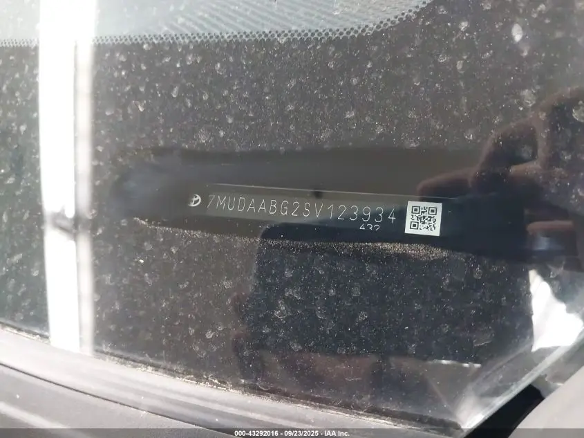 2025 TOYOTA COROLLA CROSS XLE