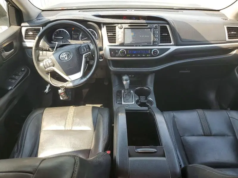 2018 TOYOTA HIGHLANDER SE  