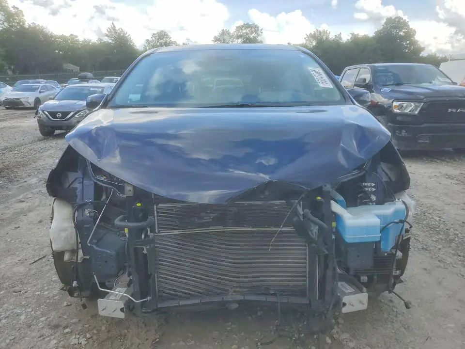 2022 TOYOTA SIENNA LE  