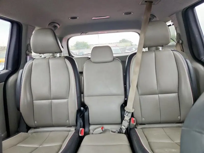 2018 KIA SEDONA LX  