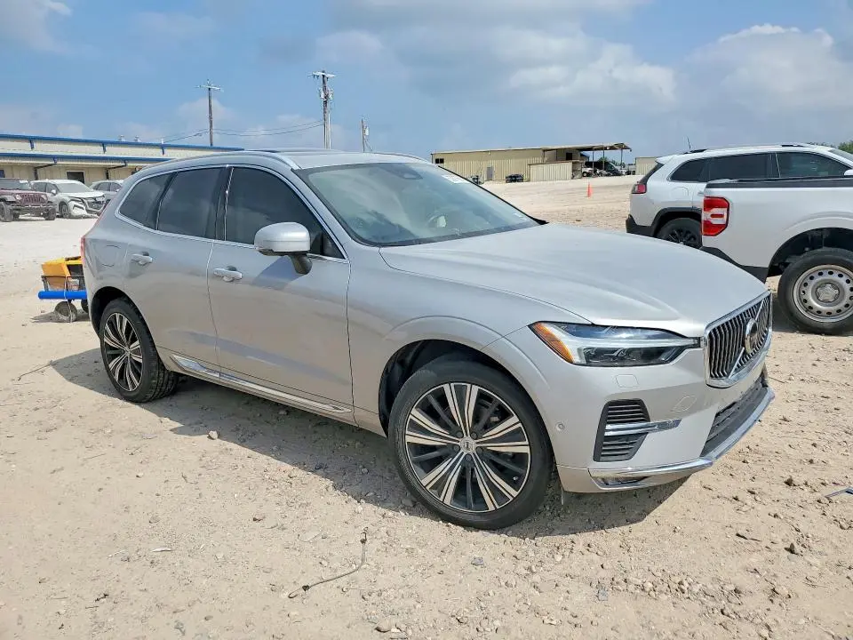 2023 VOLVO XC60 PLUS  