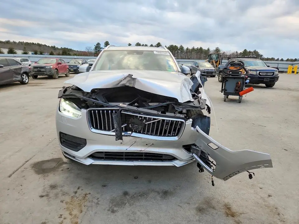 2021 VOLVO XC90 T6 MOMENTUM  